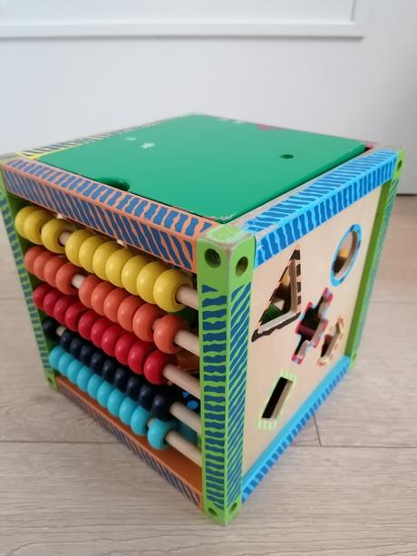 Drevená didaktická kocka s labyrintom a aktivitami, 