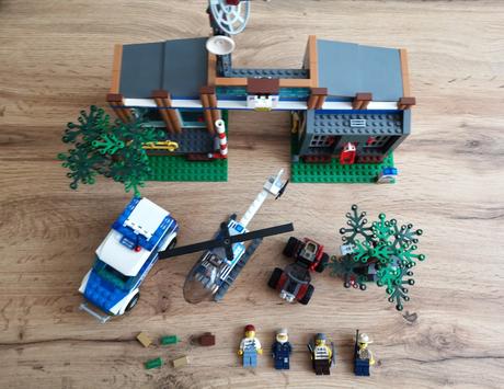 Lego city 4440 policajná stanica v lese,