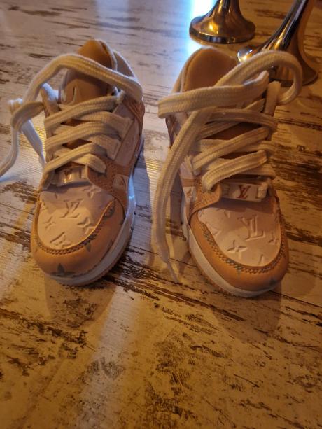 Dievčenské tenisky, 32