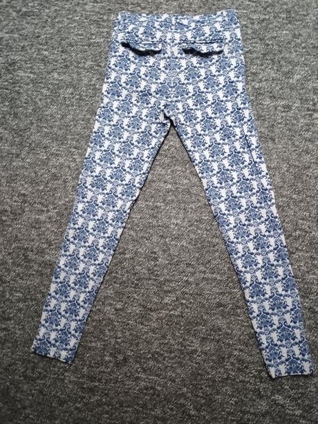Zaujímavé nohavice s elastanom, s