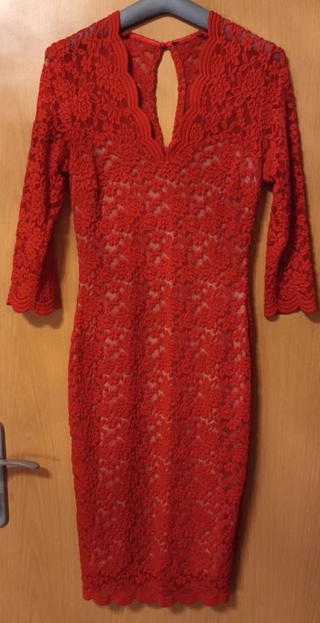 Cervene elegantne cipkove saty, s