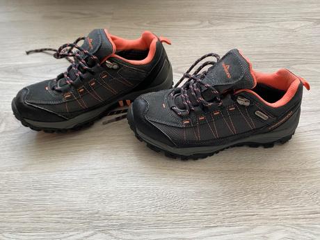 Turisticke topanky, 36