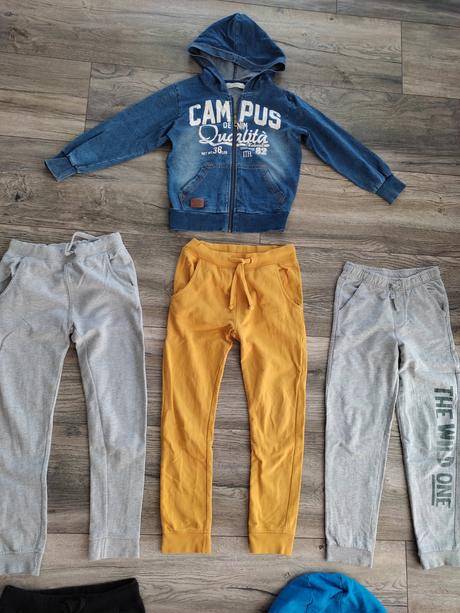 Balík č. 128, tepláky,mikiny, 122–134