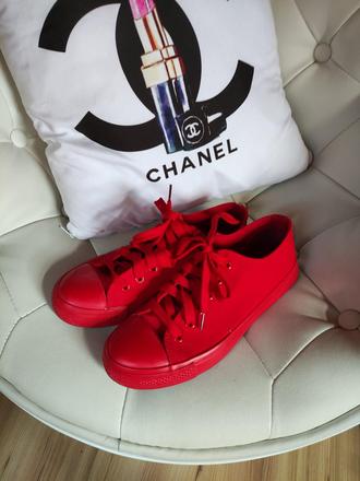 Červené botasky, 37