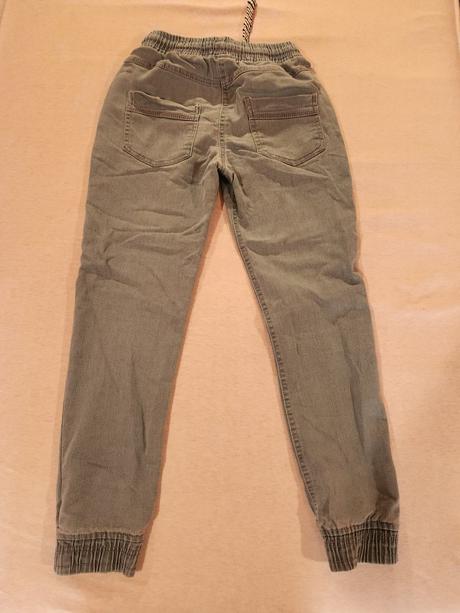 Pohodlné rifličky s pásom na gumu, 152