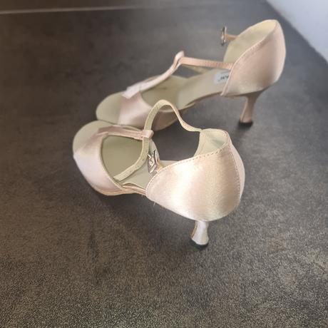 Tanecne topánky, 32