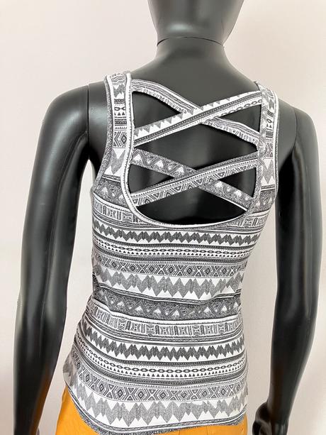 Čiernobiely top (s), clockhouse,s