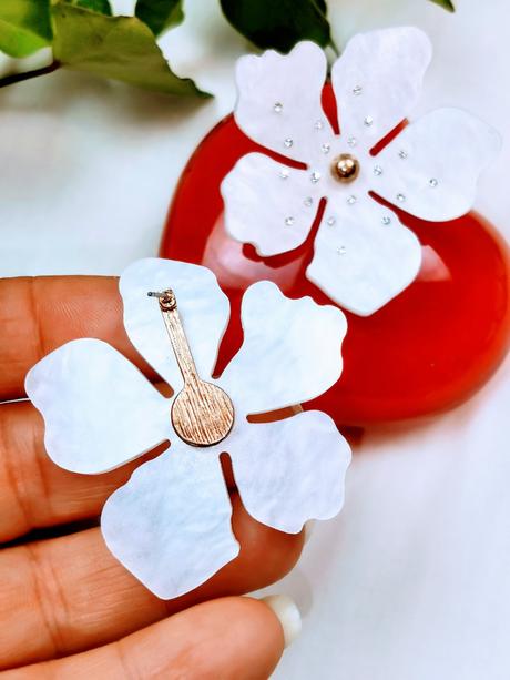 Bijou brigitte - náušnice - biele kvety, bijou brigitte