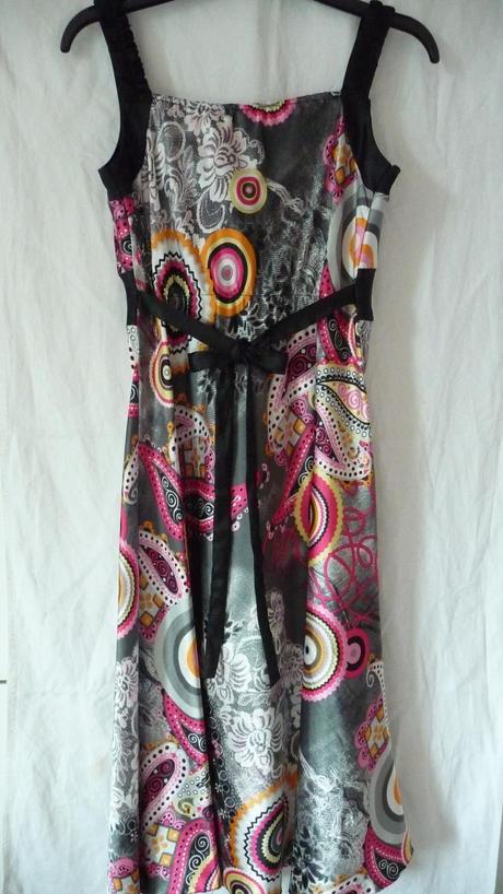 Príjemné letné šaty, s