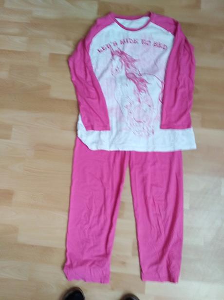 Bavlnené pyžamo., 152