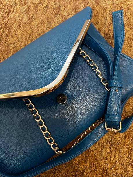 Modrá spoločenská kabelka,