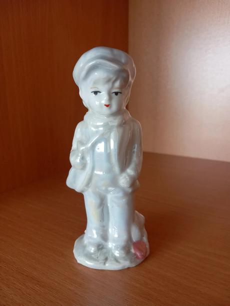 Balíček 4ks starších sošiek bez vád - cena spolu,