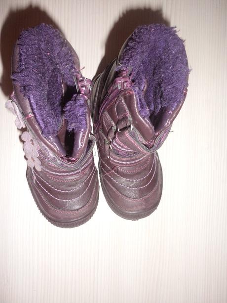 Tmavofialové čižmy s poštovným, 25