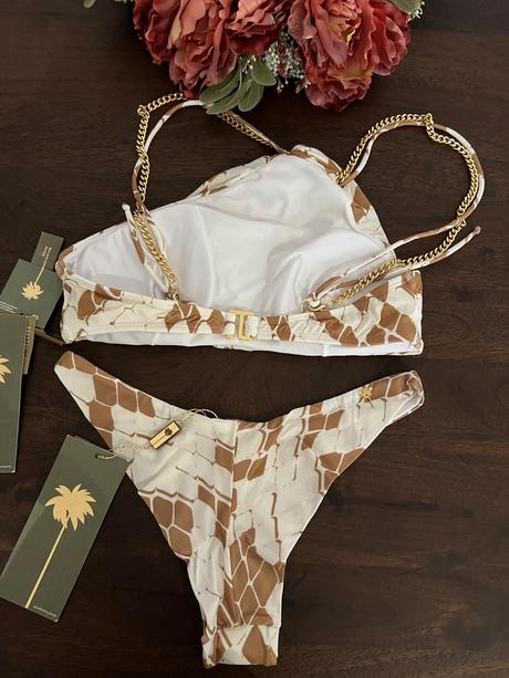 Plavky stali 850 eur, s