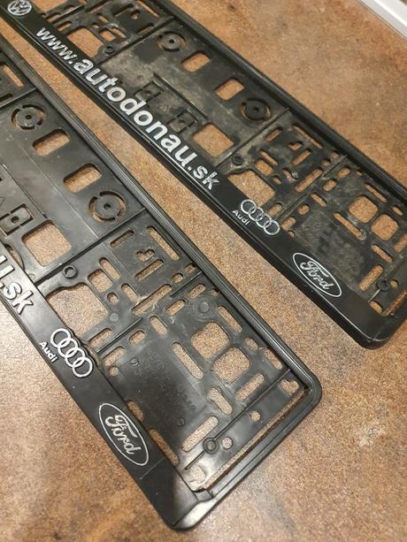 Držiak na značku pre osobné auto,