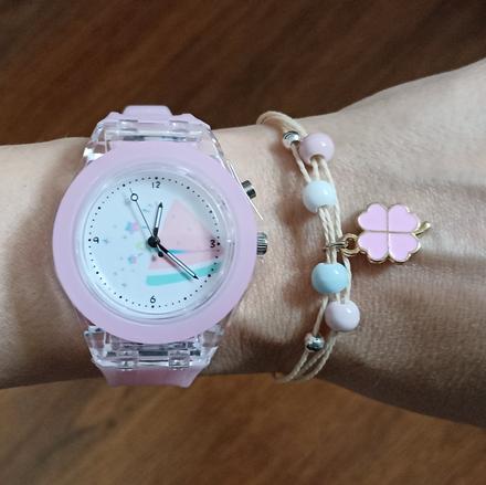 Krásne svietiace hodinky s náramkom - nové,