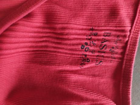 C 148 cervene tricko, basics,s