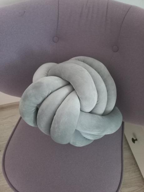 Dekoračný vankúš sivý, 