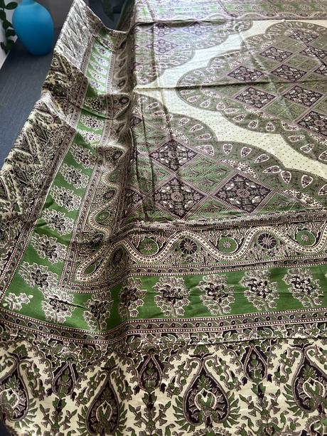 Prehoz na posteľ alebo obrus india, 