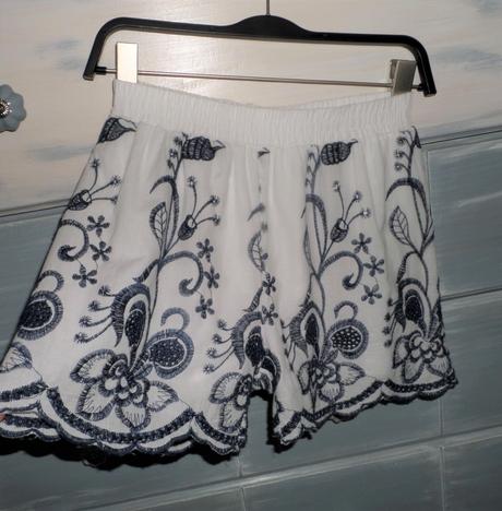 Šortky s výšivkou, s