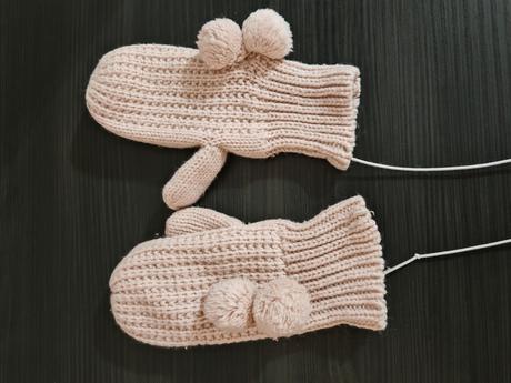 Pudrovo ružové rukavicky, 