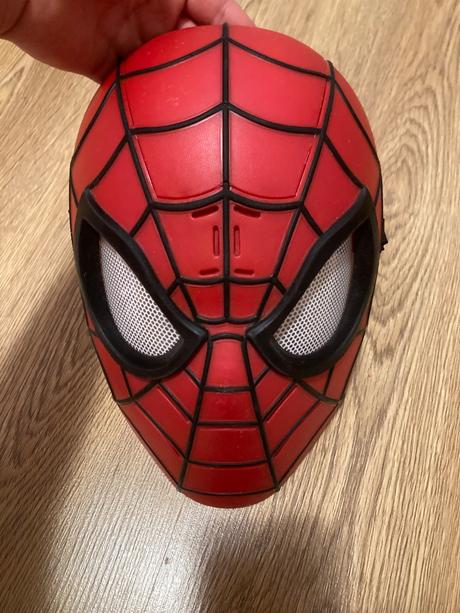 Hovoriaca maska spiderman,