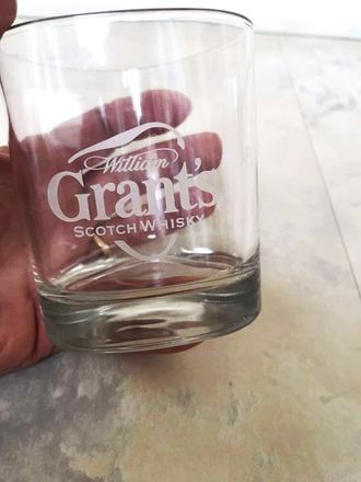 Trojuholníkové poháre na whisky,