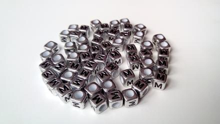 Písmenka strieborné m, 