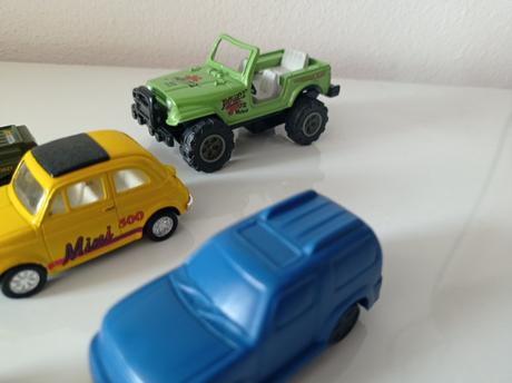 Autá zelený džíp darujem, 