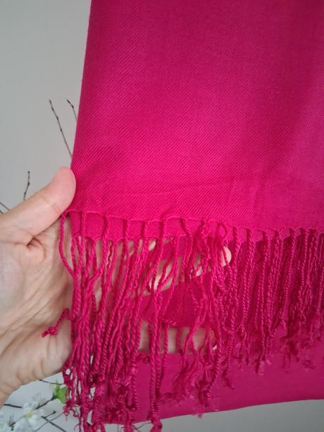 Cyklámenova šatka, 