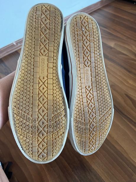 Platené tenisky, 45