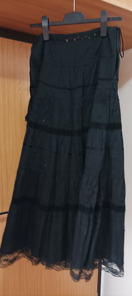 Čierna dlhá madeirová sukňa, bershka,36