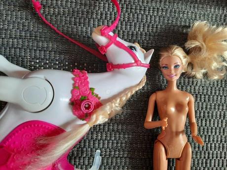 Barbie a chodiaci koník tawny 2 miestne sedlo,