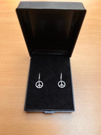 Strieborné náušnice so zirkónmi dilema, 