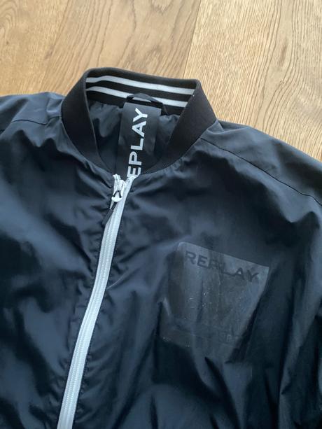 Cierna sustakova bunda, replay,xs