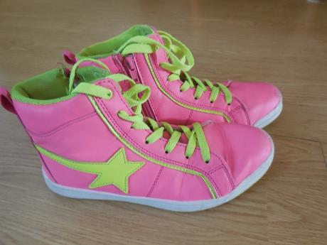 Vyššie tenisky, 34