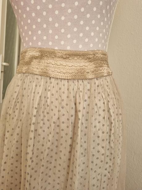 Krémová vyšívaná tylová sukňa s, s