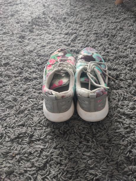 Kvetinové tenisky, 38