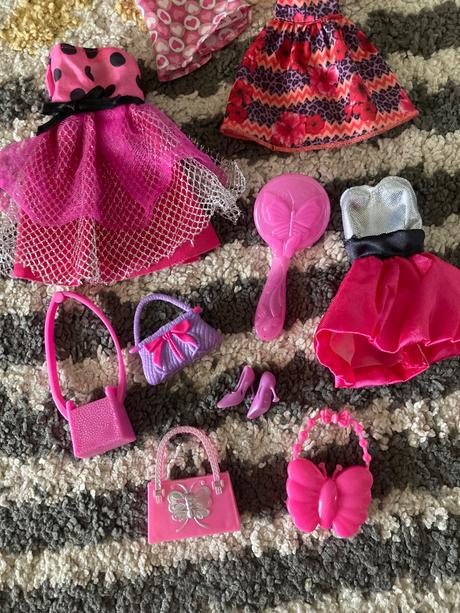Šaty a doplnky pre barbie, 