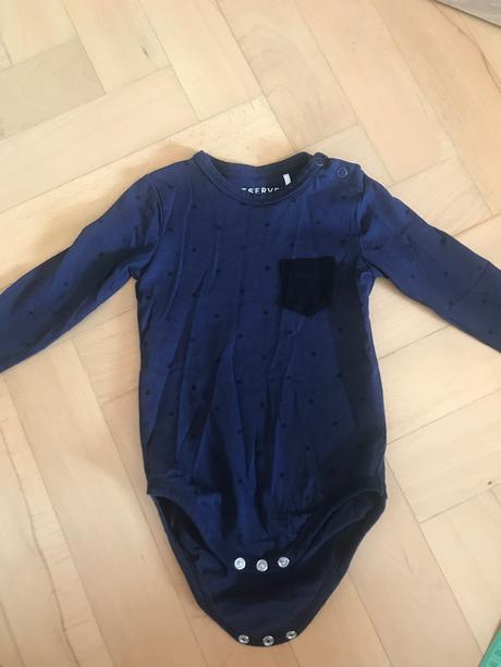 Tmavomodré body s bodkami 74, reserved,74