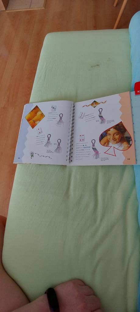 Knižka na výrobu náramkov priateľstva, 