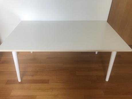 Detský drevený stôl a 2 stoličky,