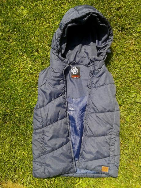 Vesta sam, s.a.m.,140