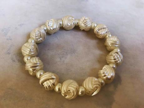 Perleťový náramok, 