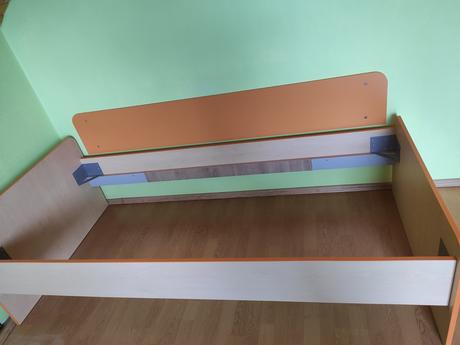 Posteľ 200 x 90 cm so zástenou, šírka (cm): 90,dĺžka (cm): 200