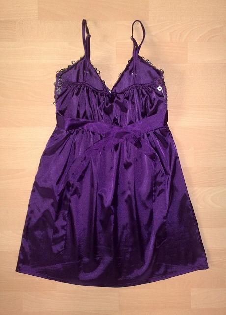 Zaujímavé fialové šaty, m