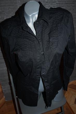 Kosela s holym krkom na chrbate, m