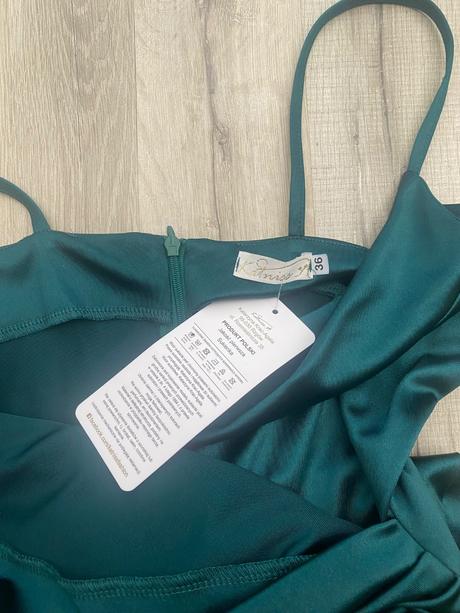 Smaragdovo zelené šaty, s