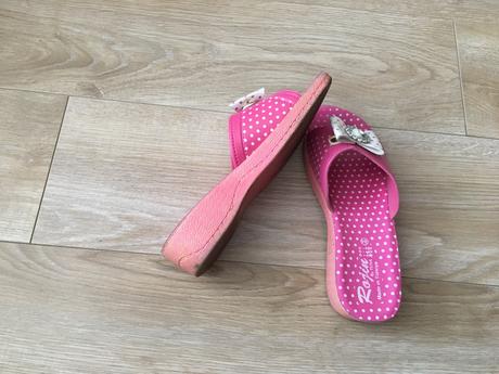 Šľapky pre parádnicu, 34