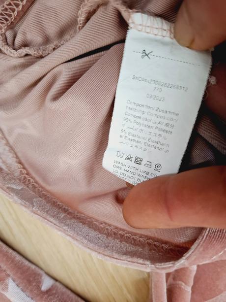 Trblietavé tričko, 110